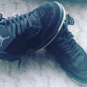 Kaws edition jordan 4s